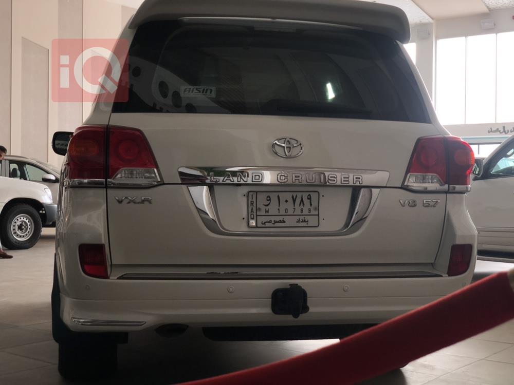 تۆیۆتا لاند کروزەر